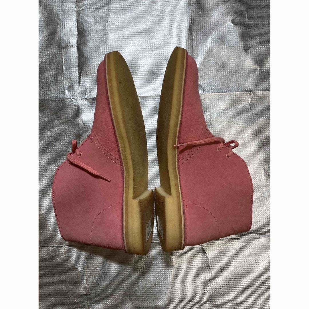Clarks(クラークス)のClarks Desert Boots pink メンズの靴/シューズ(ブーツ)の商品写真