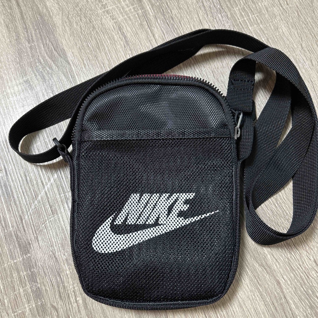 NIKE(ナイキ)のNIKE ポシェット レディースのバッグ(ショルダーバッグ)の商品写真