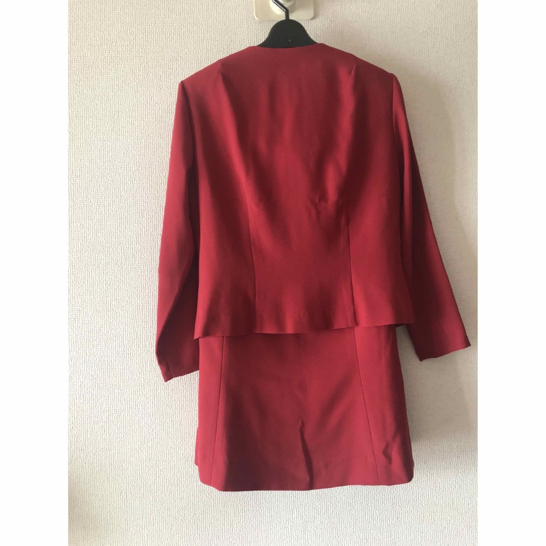 東京スタイル　レディース　スーツ　赤　無地　11号 レディースのフォーマル/ドレス(スーツ)の商品写真
