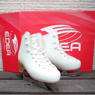 EDEA made in italy 200 フィギュアスケート 靴 ホワイトの通販｜ラクマ