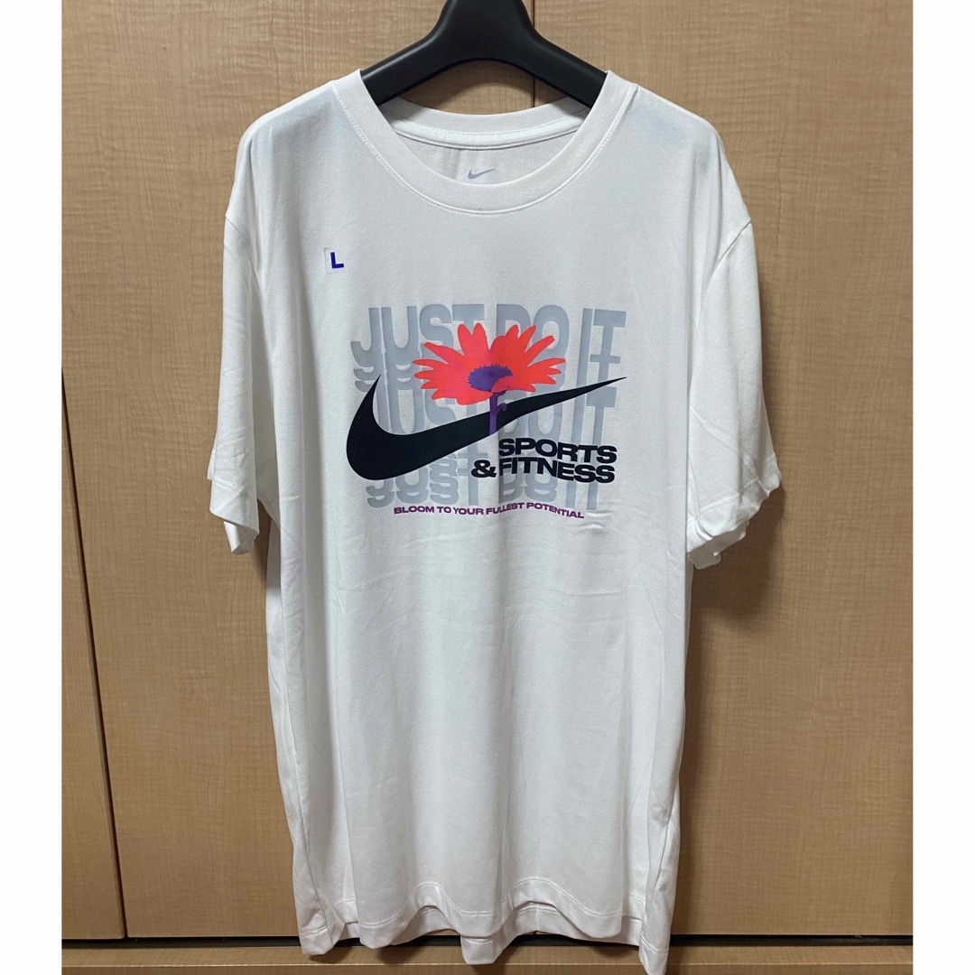 NIKE(ナイキ)の2023新作新品　ナイキ(NIKE) Tシャツ  FD0143-100 メンズのトップス(Tシャツ/カットソー(半袖/袖なし))の商品写真