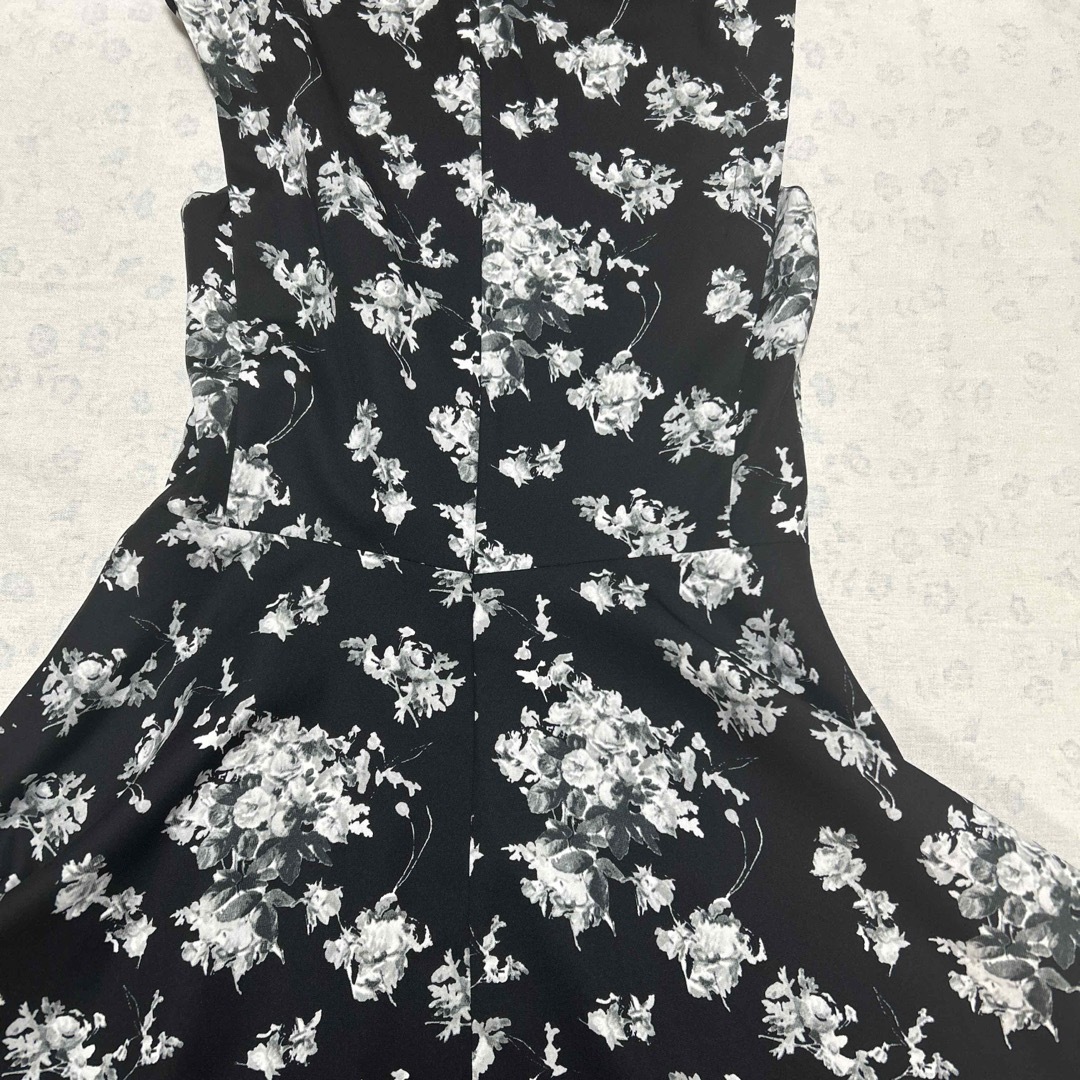 aquagirl(アクアガール)のアクアガール　花柄ノースリーブワンピース(ブラック) レディースのワンピース(ミニワンピース)の商品写真