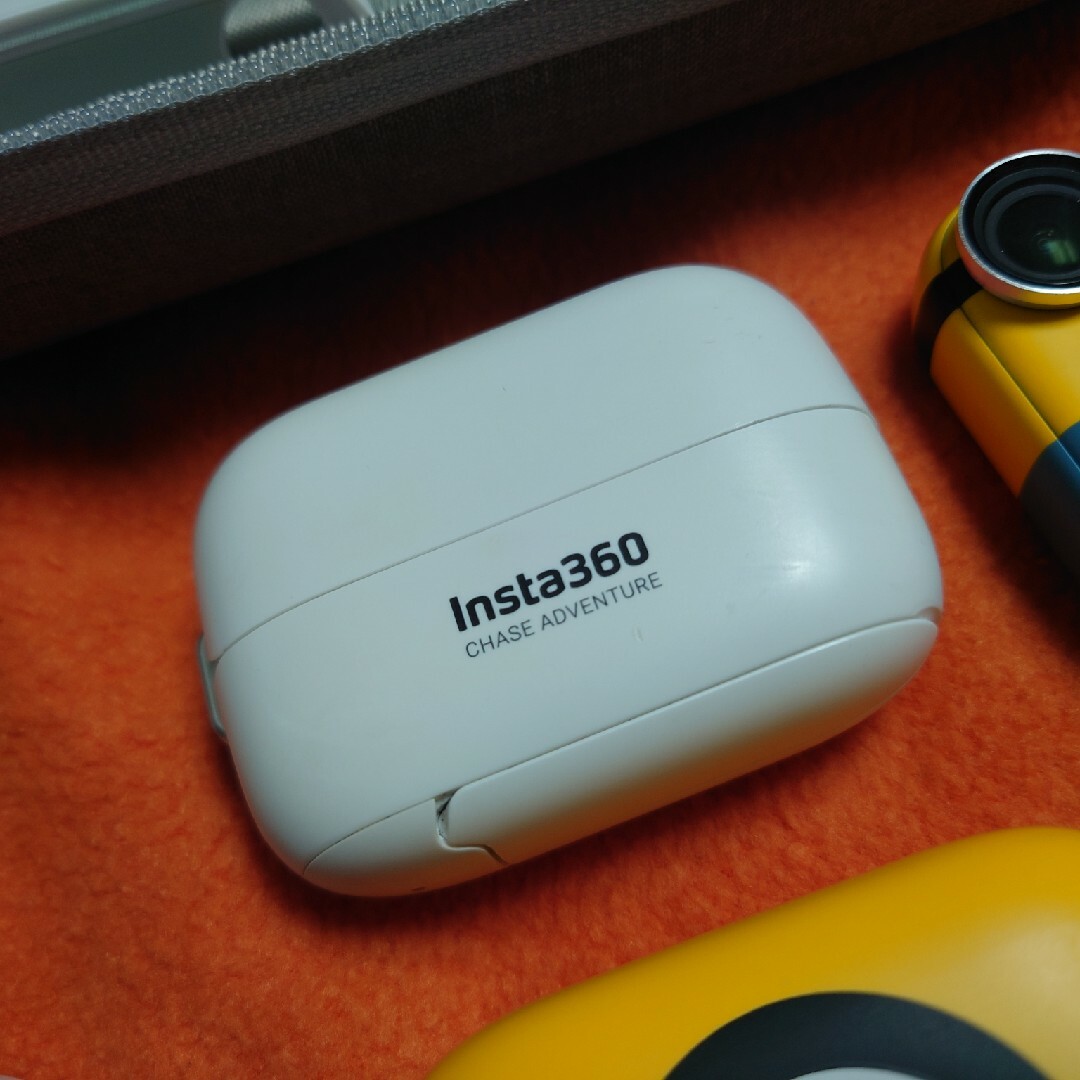 insta360(インスタスリーシックスティ)のチタン様　専用 Insta360 GO 2 ミニオンズ特別版 備品多数　訳あり スマホ/家電/カメラのカメラ(ビデオカメラ)の商品写真