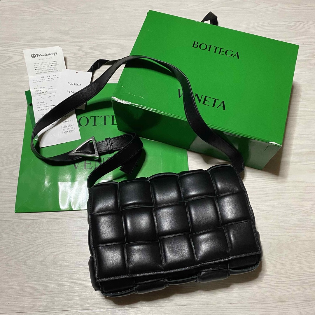 ボッテガヴェネタ BOTTEGA VENETA パデッドカセットバッグ ブラック