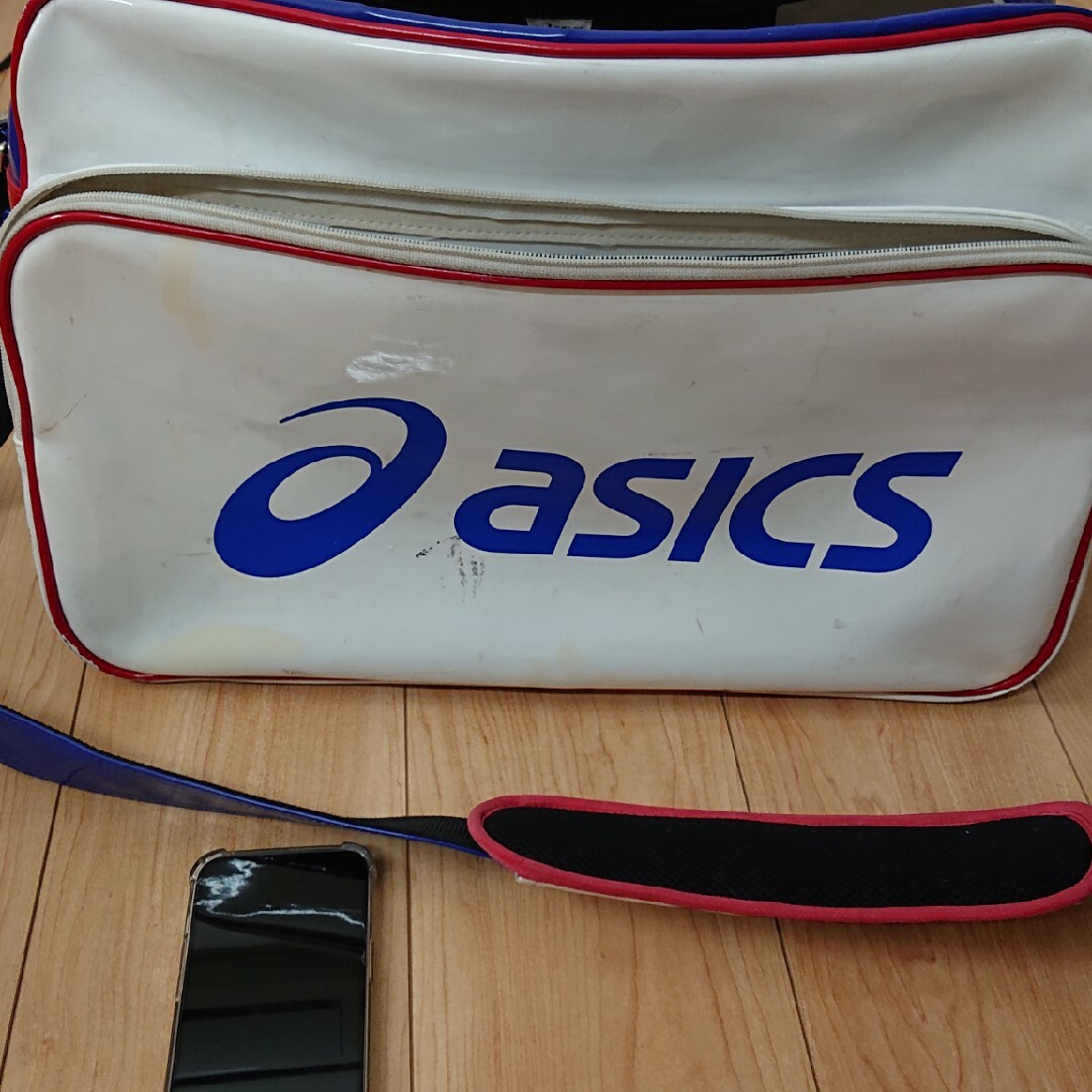 asics(アシックス)のアシックスASICS サッカー エナメルバック 劣化品 スポーツ/アウトドアのサッカー/フットサル(その他)の商品写真