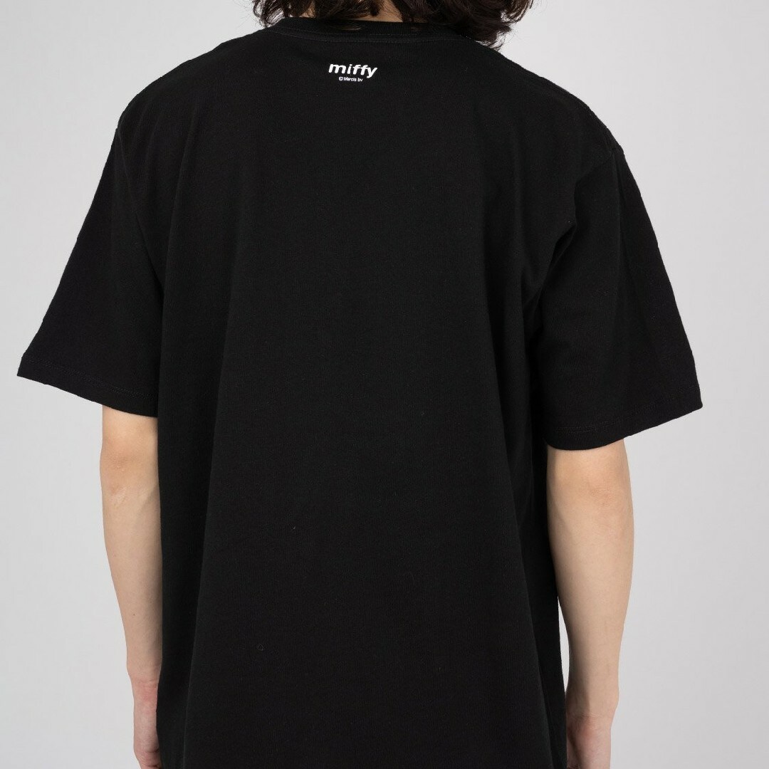 Design Tshirts Store graniph(グラニフ)の新品未使用！グラニフ ミッフィー クラウン ブラック Tシャツ XLサイズ メンズのトップス(Tシャツ/カットソー(半袖/袖なし))の商品写真