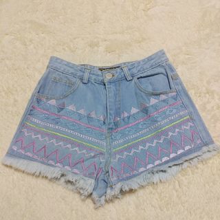 エスニックカラー刺繍デニムショートパンツ　Sサイズ(ショートパンツ)