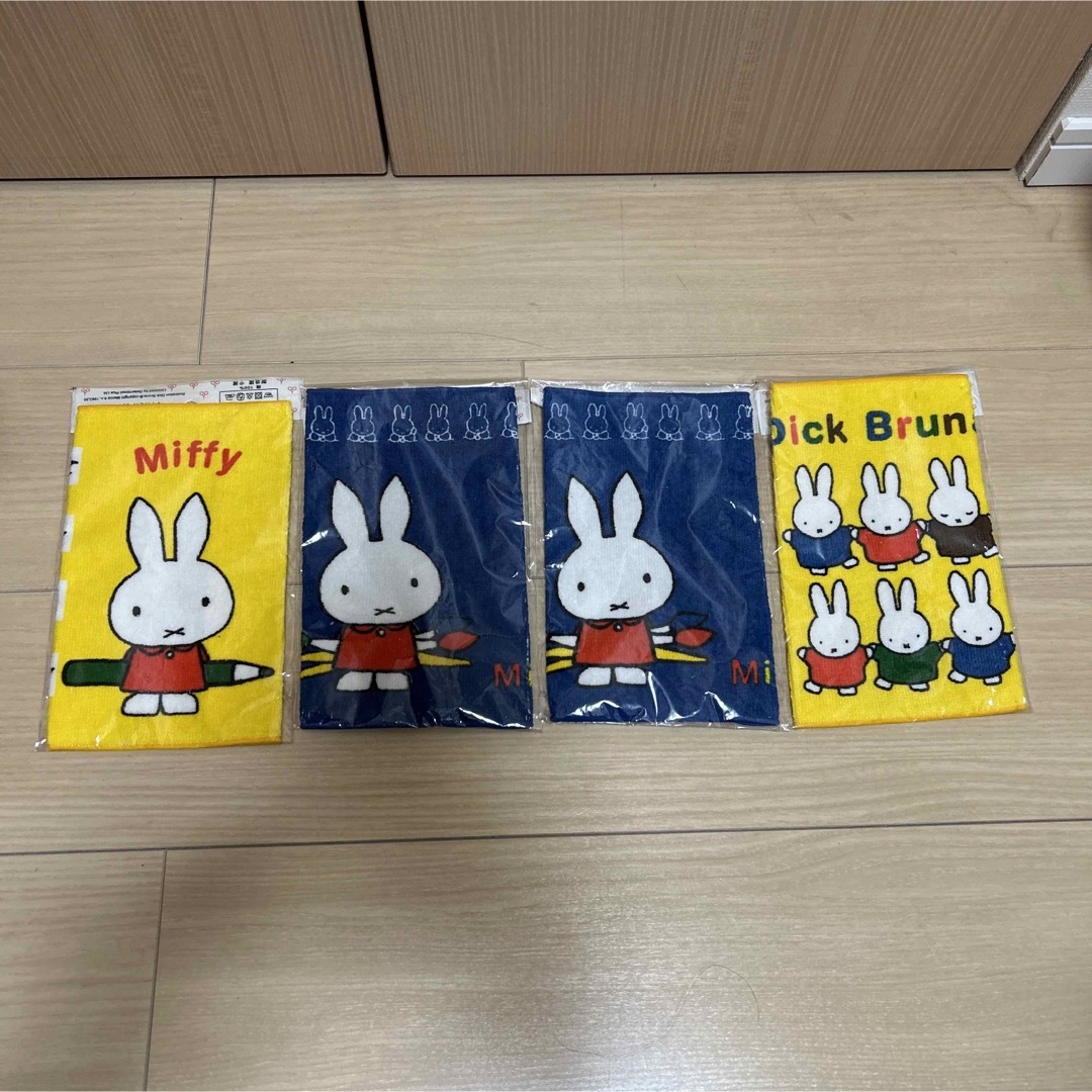 miffy(ミッフィー)の【新品】Miffy ★ ミニタオルハンカチ　4枚まとめ売り　通園　通学　お食事 エンタメ/ホビーのおもちゃ/ぬいぐるみ(キャラクターグッズ)の商品写真