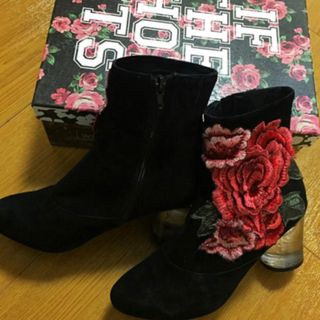 ジェフリーキャンベル(JEFFREY CAMPBELL)のJeffreyCampbell 薔薇刺繍ブーツ(ブーツ)