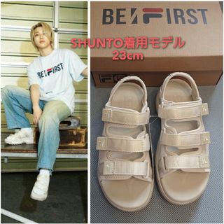 フィラ(FILA)の【未使用】FILA × BE:FIRST スポーツ サンダル 23cm トレカ付(サンダル)