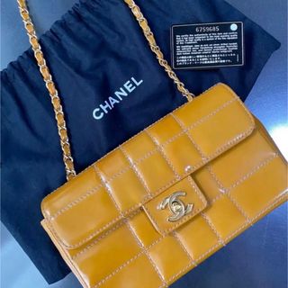 シャネル(CHANEL)のCHANELエナメルチェーンバック(ショルダーバッグ)