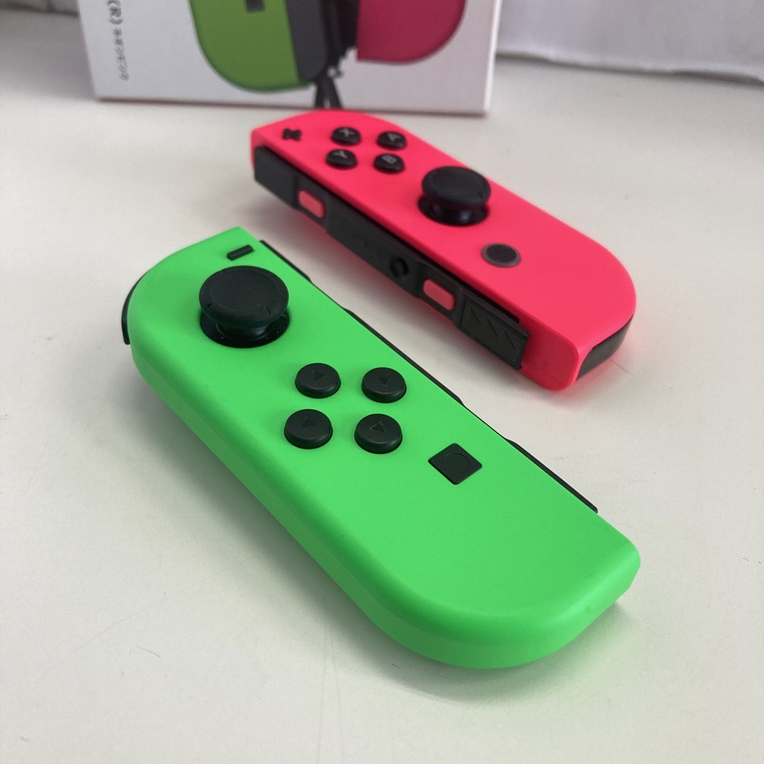 Nintendo Switch(ニンテンドースイッチ)のNintendo JOY-CON (L)/(R)ネオングリーン/ネオンピンク エンタメ/ホビーのゲームソフト/ゲーム機本体(その他)の商品写真