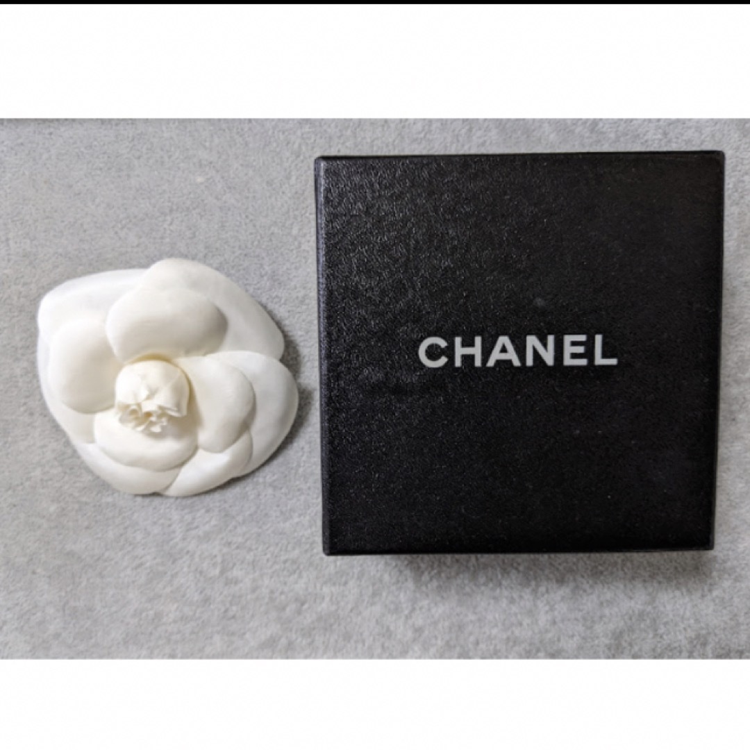 シャネル  ブローチ ホワイト  CHANEL カメリア 花