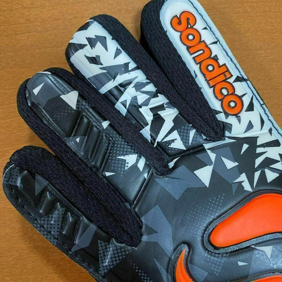 新品　キッズ　キーパーグローブ　子ども　4号 スポーツ/アウトドアのサッカー/フットサル(その他)の商品写真