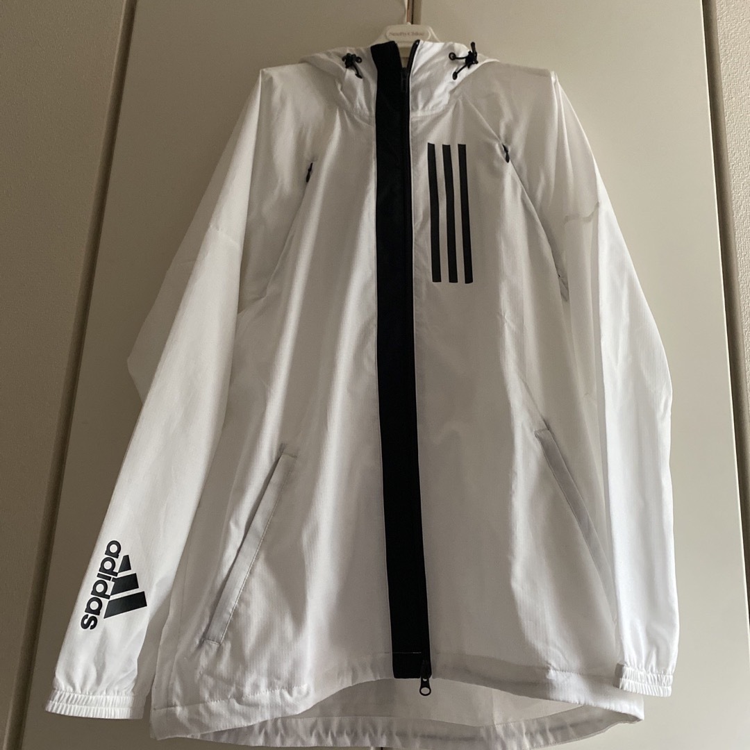 adidas(アディダス)のadidas ウインドブレーカー　新品 メンズのジャケット/アウター(ナイロンジャケット)の商品写真