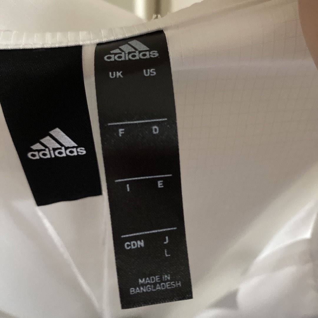 adidas(アディダス)のadidas ウインドブレーカー　新品 メンズのジャケット/アウター(ナイロンジャケット)の商品写真