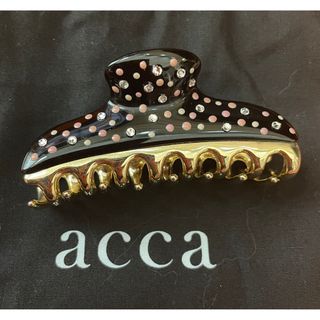 アッカ(acca)の美品　アッカ　クリップ　中サイズ　スワロフスキー　ブラック acca(バレッタ/ヘアクリップ)