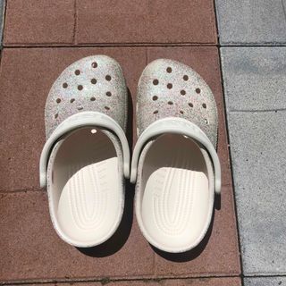 クロックス(crocs)のクロックス　グリッター クロッグ キッズ　中古(サンダル)