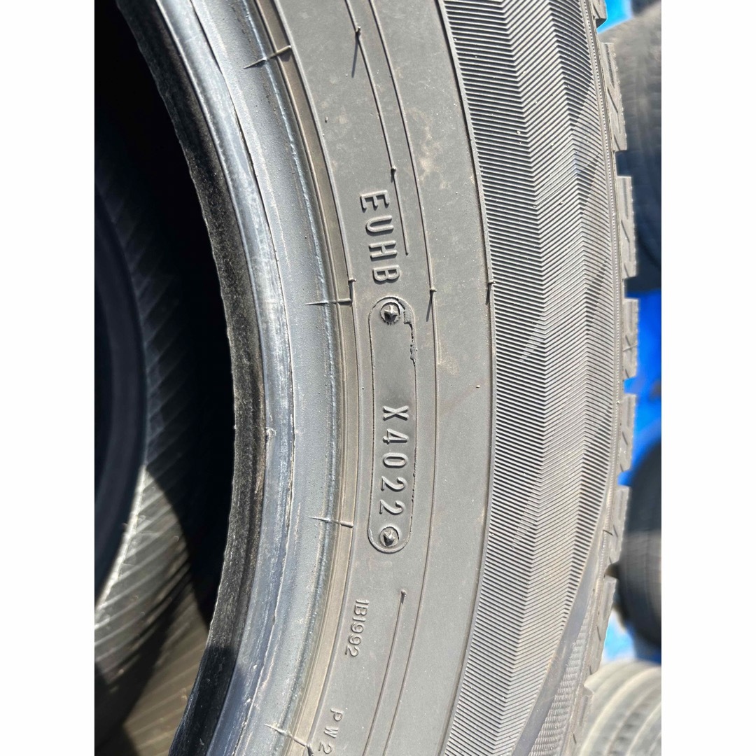 DUNLOP(ダンロップ)のDUNLOP 215/65R16 22年製　スタッドレスタイヤ 自動車/バイクの自動車(タイヤ)の商品写真