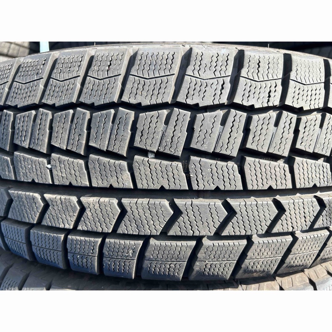 DUNLOP 215/65R16 22年製　スタッドレスタイヤ自動車