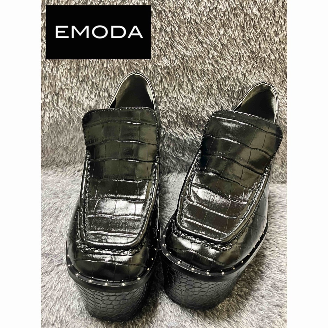 EMODA(エモダ)のEMODA 厚底 型押し スタッズ ローファー レディースの靴/シューズ(ローファー/革靴)の商品写真