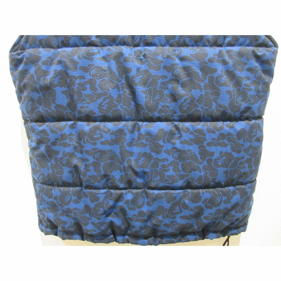 A BATHING APE(アベイシングエイプ)の[U5734]アベイシングエイプ ダウンベスト 総柄 青 Mサイズ メンズのジャケット/アウター(ダウンジャケット)の商品写真