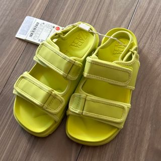 ザラキッズ(ZARA KIDS)の新品　ZARA ザラ　キッズ　サンダル　靴(サンダル)