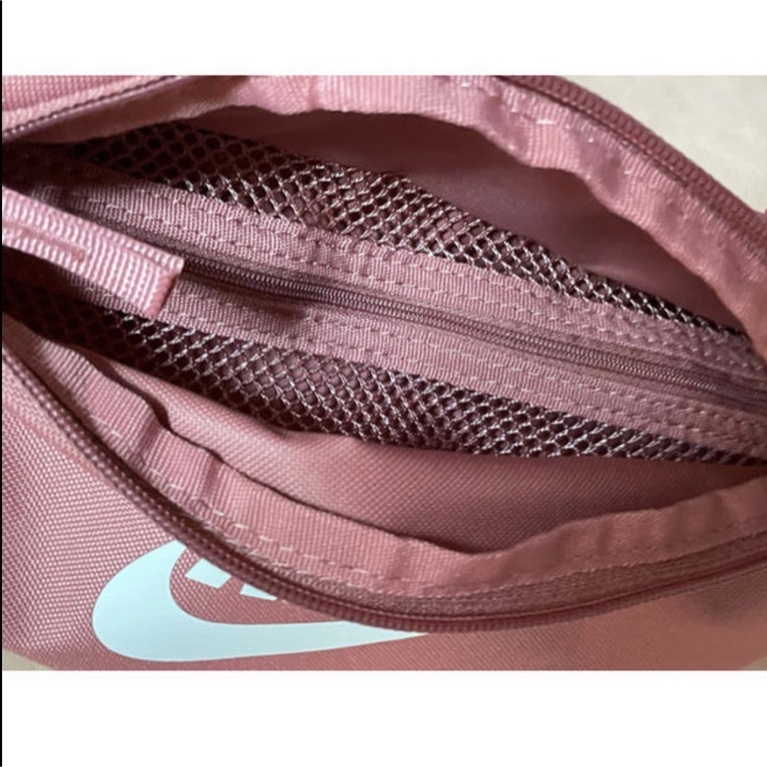 NIKE(ナイキ)のNIKE ナイキ　ウエストポーチ　ピンク レディースのバッグ(ボディバッグ/ウエストポーチ)の商品写真