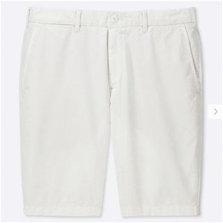 ユニクロ(UNIQLO)のチノハーフパンツ2枚 (白・紺)(ショートパンツ)