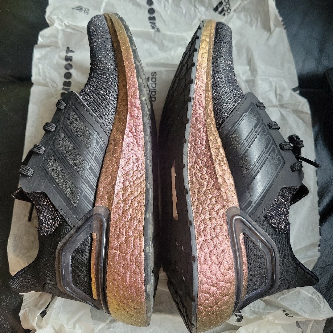 adidas(アディダス)の美品！adidas スニーカー Ultra Boost　23.5cm レディースの靴/シューズ(スニーカー)の商品写真