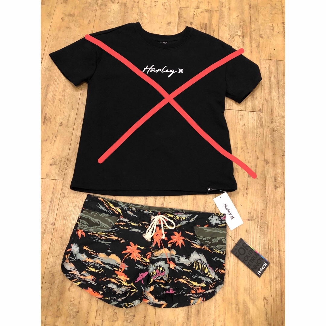 Hurley(ハーレー)のHURLEY レディースtee ショートパンツset 新品未使用 全国送料無料 スポーツ/アウトドアのスポーツ/アウトドア その他(サーフィン)の商品写真