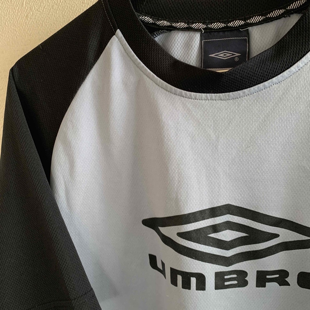 UMBRO(アンブロ)のUMBRO    半袖トレーニングシャツ スポーツ/アウトドアのサッカー/フットサル(ウェア)の商品写真