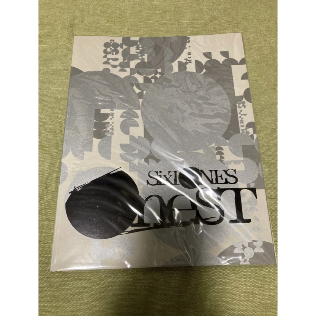 【未開封】SixTONES OneST パンフレット エンタメ/ホビーの本(アート/エンタメ)の商品写真