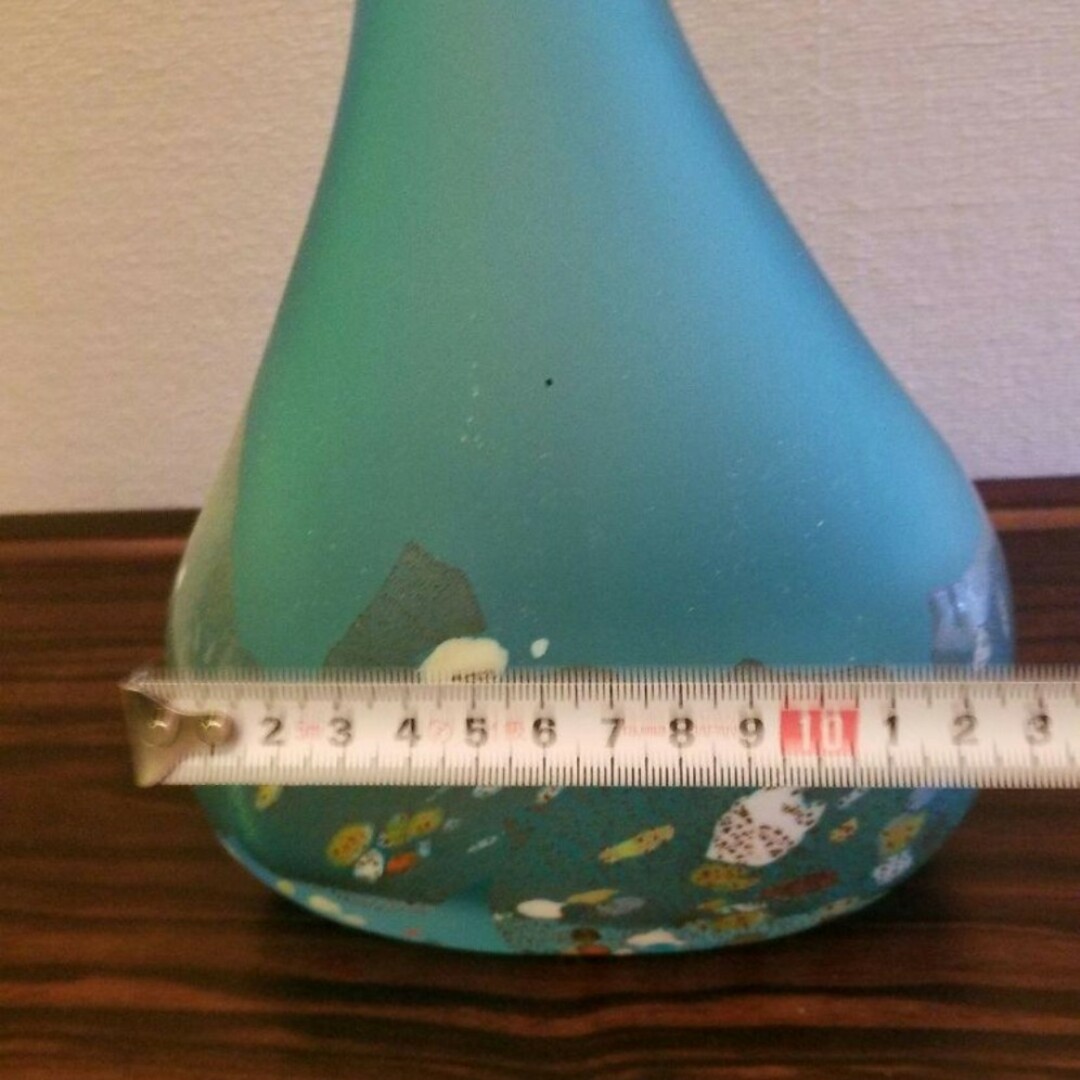 ガラス作家もの石井康治の凛とした中にも華やかさをひめたブルーが