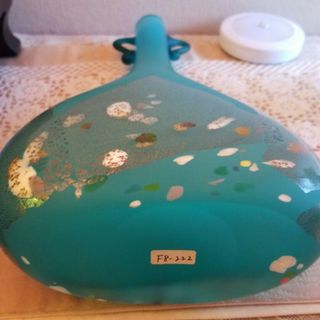 ガラス作家もの石井康治の凛とした中にも華やかさをひめたブルーが映える一品です