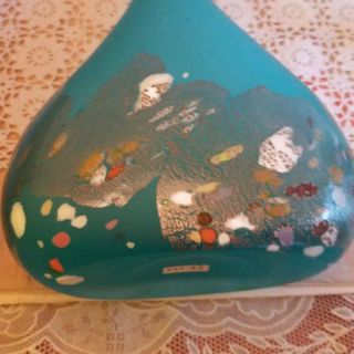 ガラス作家もの石井康治の凛とした中にも華やかさをひめたブルーが