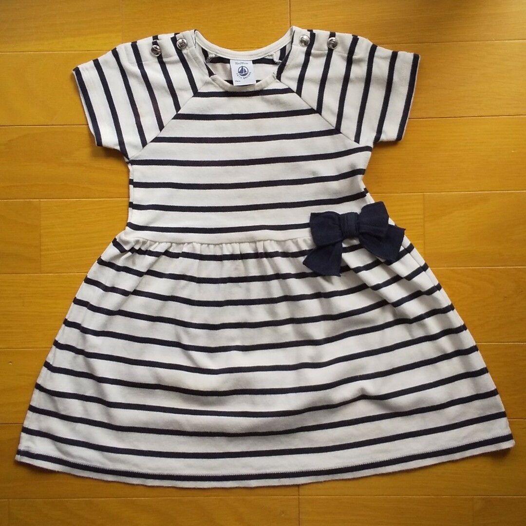 PETIT BATEAU(プチバトー)のプチバトー  ボーダーワンピース 18M 81cm キッズ/ベビー/マタニティのベビー服(~85cm)(ワンピース)の商品写真