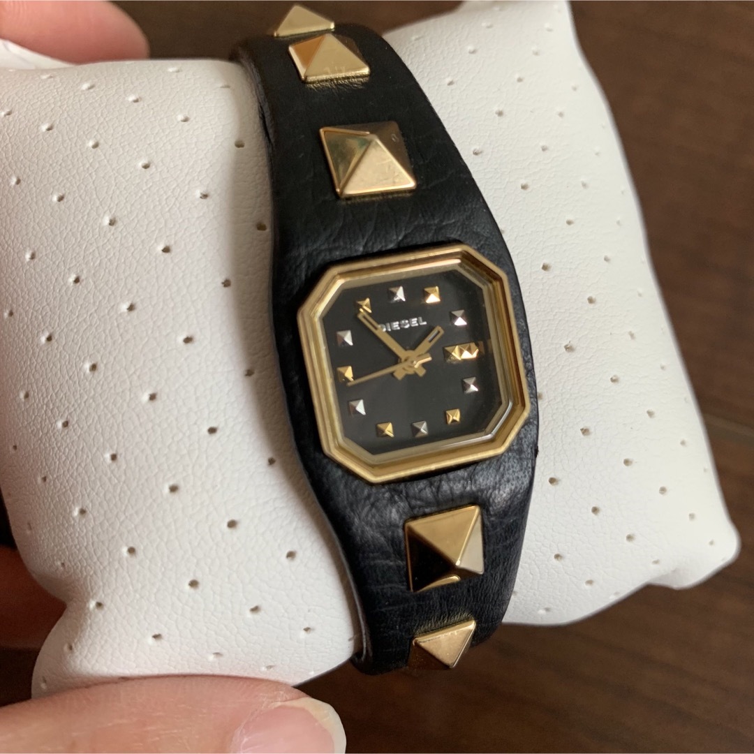 DIESEL(ディーゼル)の2625：DIESEL スタッズウォッチ レディースのファッション小物(腕時計)の商品写真