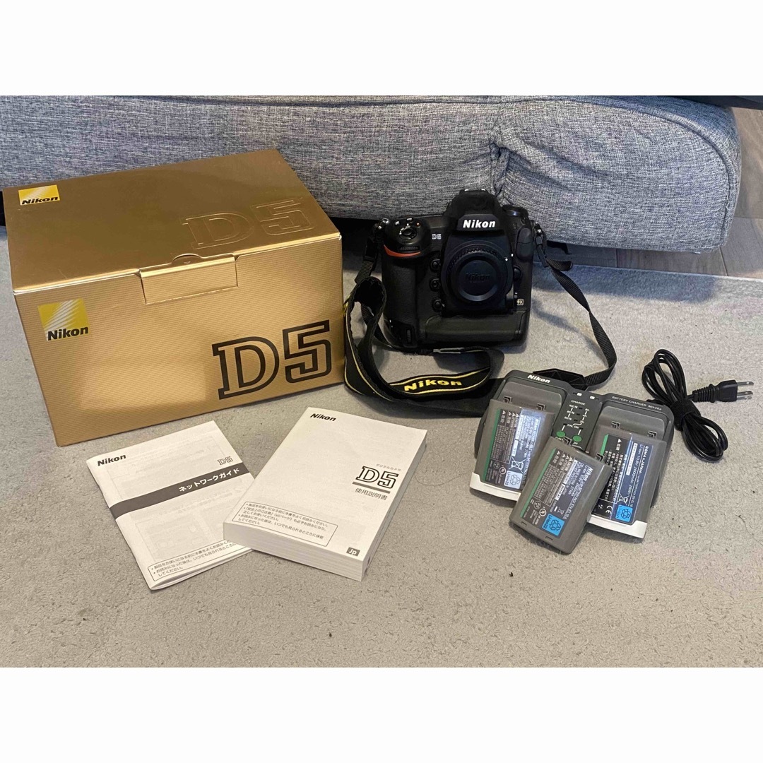 【美品】NIKON D5 XQD-TYPE （箱、付属品あり）