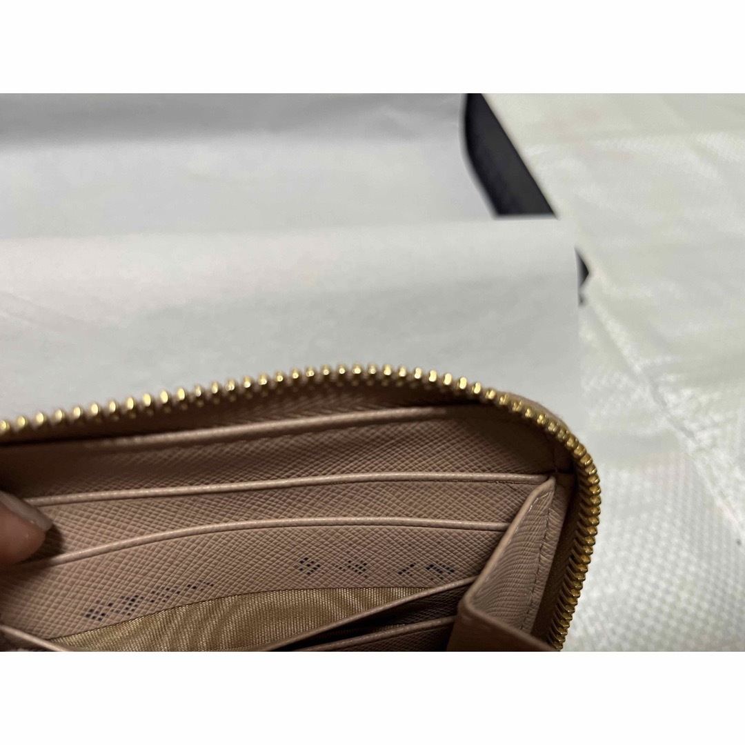 PRADA(プラダ)のPRADA  サフィアーノトライアングル ジップアラウンド長財布　中古 レディースのファッション小物(財布)の商品写真