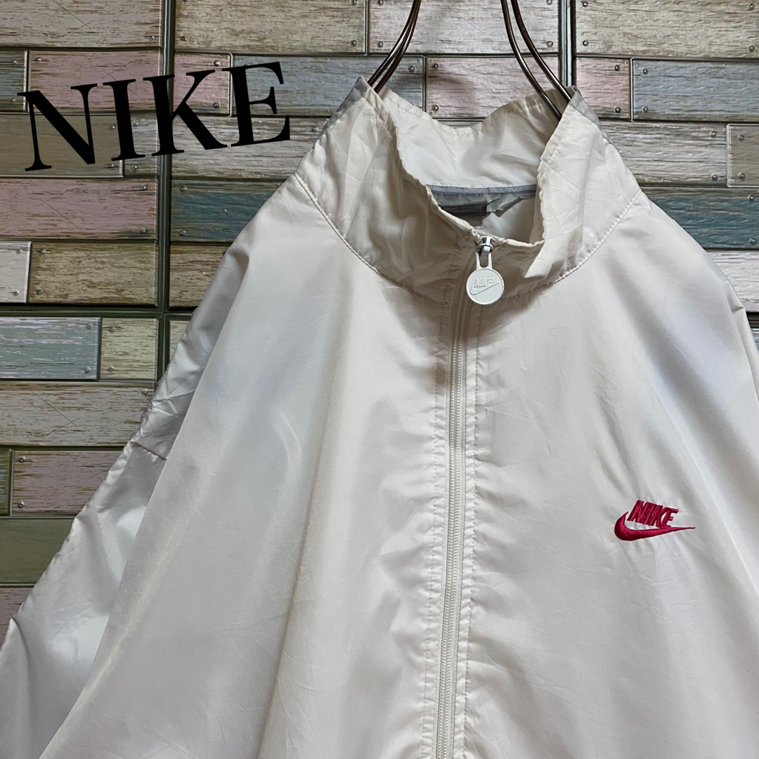 NIKE ナイキ　ナイロンジャケット　ウィンドブレーカー　ワンポイント刺繍ロゴ色柄ホワイト