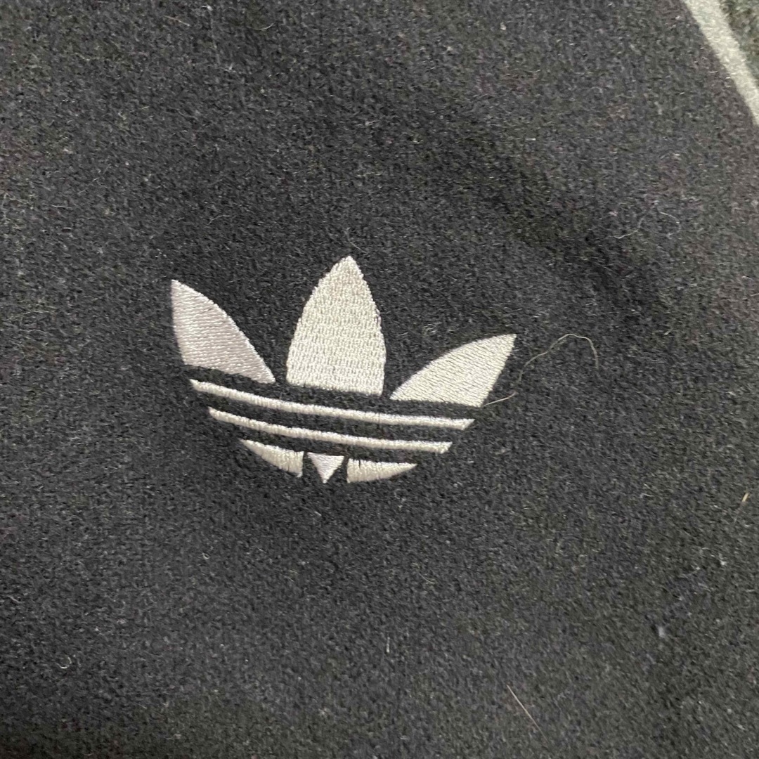 adidas(アディダス)のアディダスオリジナルス　スタジャン　ジャケット　ワンポイント刺繍ロゴ メンズのジャケット/アウター(スタジャン)の商品写真