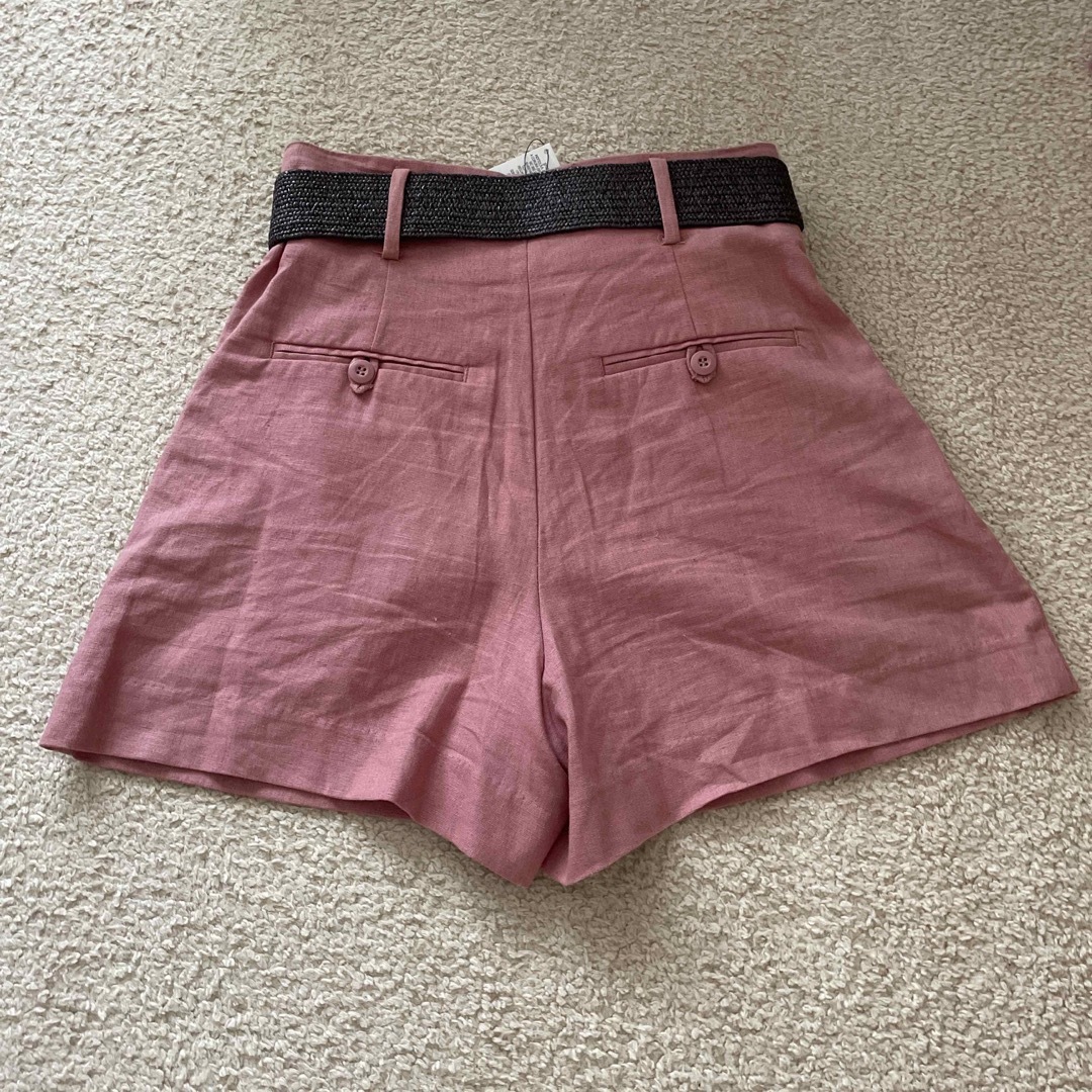 ZARA ピンク　ショートパンツ　ベルト付き レディースのパンツ(ショートパンツ)の商品写真