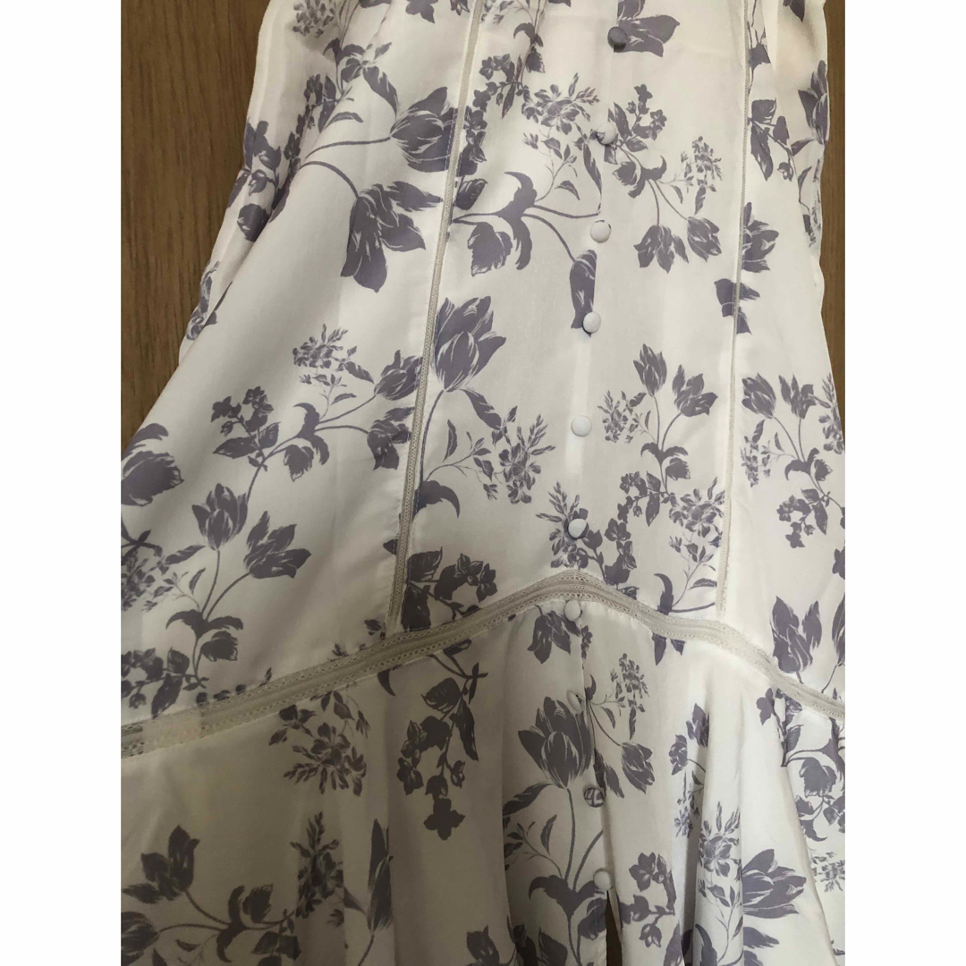 お買い得の通販 タグ付き新品herlipto Royal Garden Floral Dress