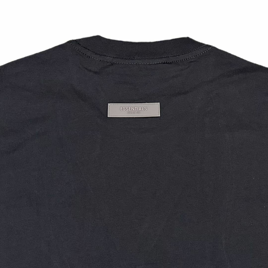 FEAR OF GOD(フィアオブゴッド)のFOG エッセンシャルズ 1977ロゴ 半袖 Tシャツ ブラック M メンズのトップス(Tシャツ/カットソー(半袖/袖なし))の商品写真