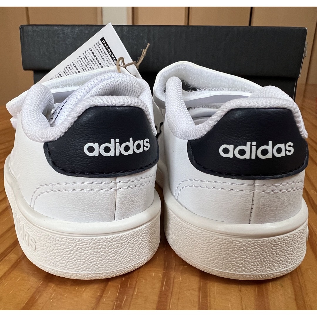 adidas(アディダス)のadidas スニーカー　ベビー 12㎝ キッズ/ベビー/マタニティのベビー靴/シューズ(~14cm)(スニーカー)の商品写真