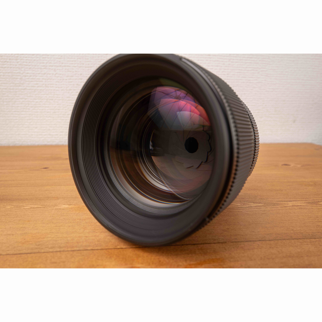 SIGMA(シグマ)のシグマ 85mm F1.4 DG DN [ソニーE用] 【フィルター2個付き】 スマホ/家電/カメラのカメラ(レンズ(単焦点))の商品写真