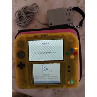 ニンテンドー2DS(ニンテンドー2DS)のニンテンドー2DS ピカチュウモデル　セミハードケース、充電器付き(携帯用ゲーム機本体)