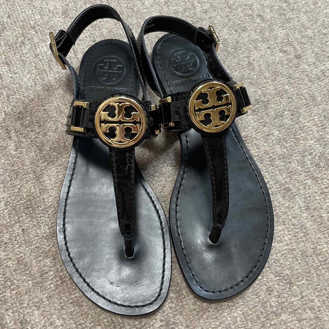 Tory Burch(トリーバーチ)の【tomo様専用】トリーバーチ　フラットサンダル レディースの靴/シューズ(サンダル)の商品写真