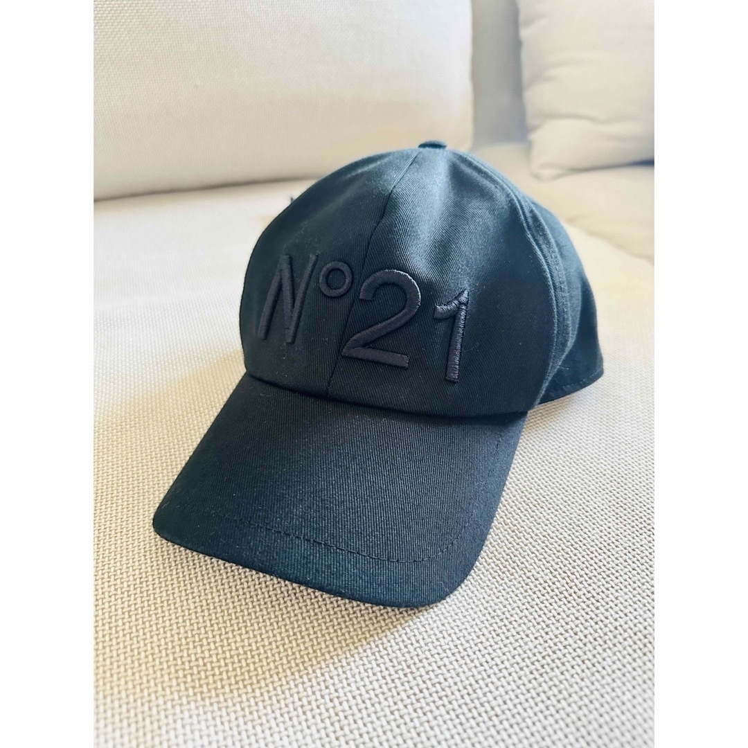 N°21(ヌメロヴェントゥーノ)のN°21 ブラックキャップ レディースの帽子(キャップ)の商品写真